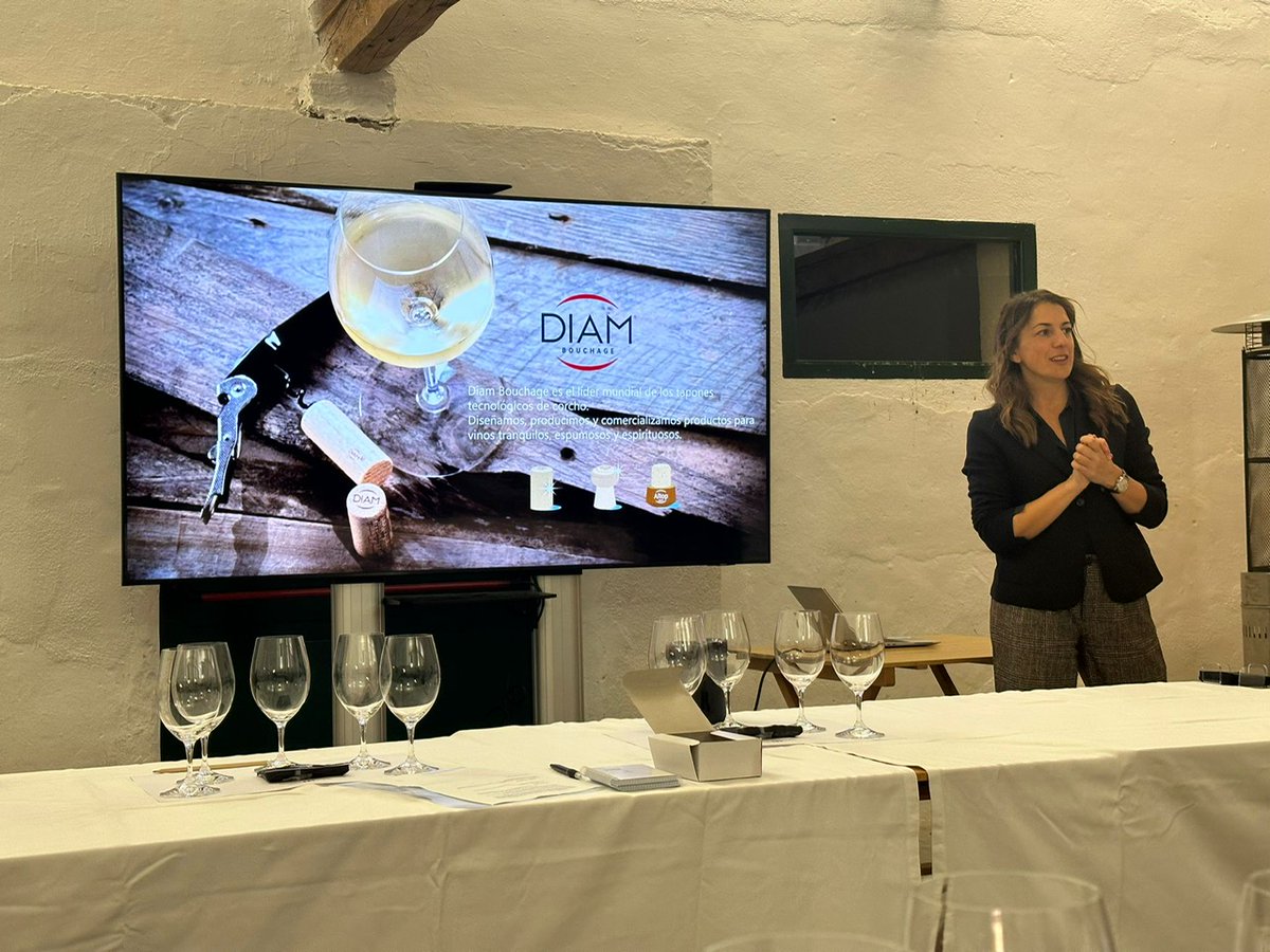 bodegasderioja's tweet photo. Firmamos para que todos los viernes sean así. Espectacular cata la que @diam_cork ofreció a los miembros de Bodegas Familiares de Rioja. Vinos 🔝tapados con corchos técnicos.
#diamcork #diambouchage #originebydiam #mytikdiam #bouchédiam https://t.co/0yUmhVRYbH