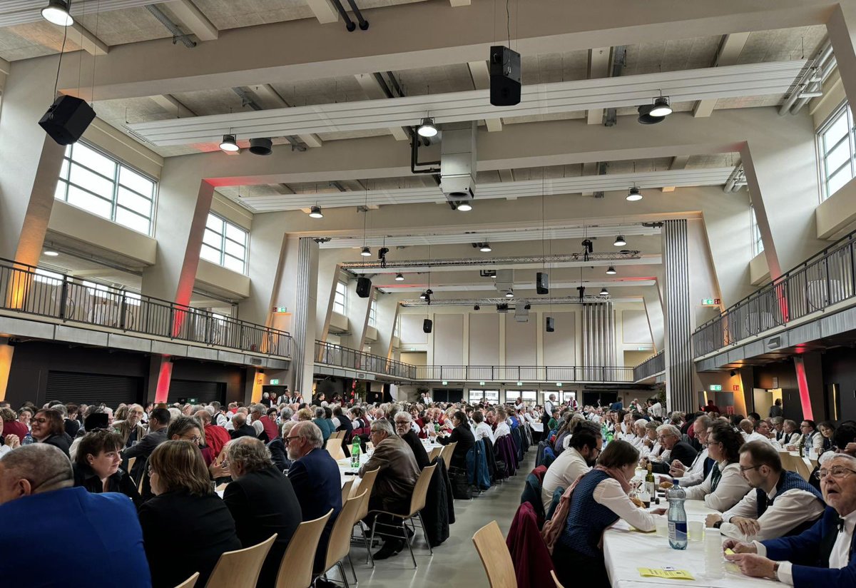 SicherheitBern's tweet photo. Eindrücklicher Aufmarsch an der DV des Bernischen Kantonal-Musikverbandes #BKMV in #Burgdorf: über 700 #Musik-Freunde engagieren sich für unsere Gesellschaft. Herzlichen Dank!👍
#Freiwilligenarbeit #Milizsystem
@BernerZeitung https://t.co/XRkbWKswVu