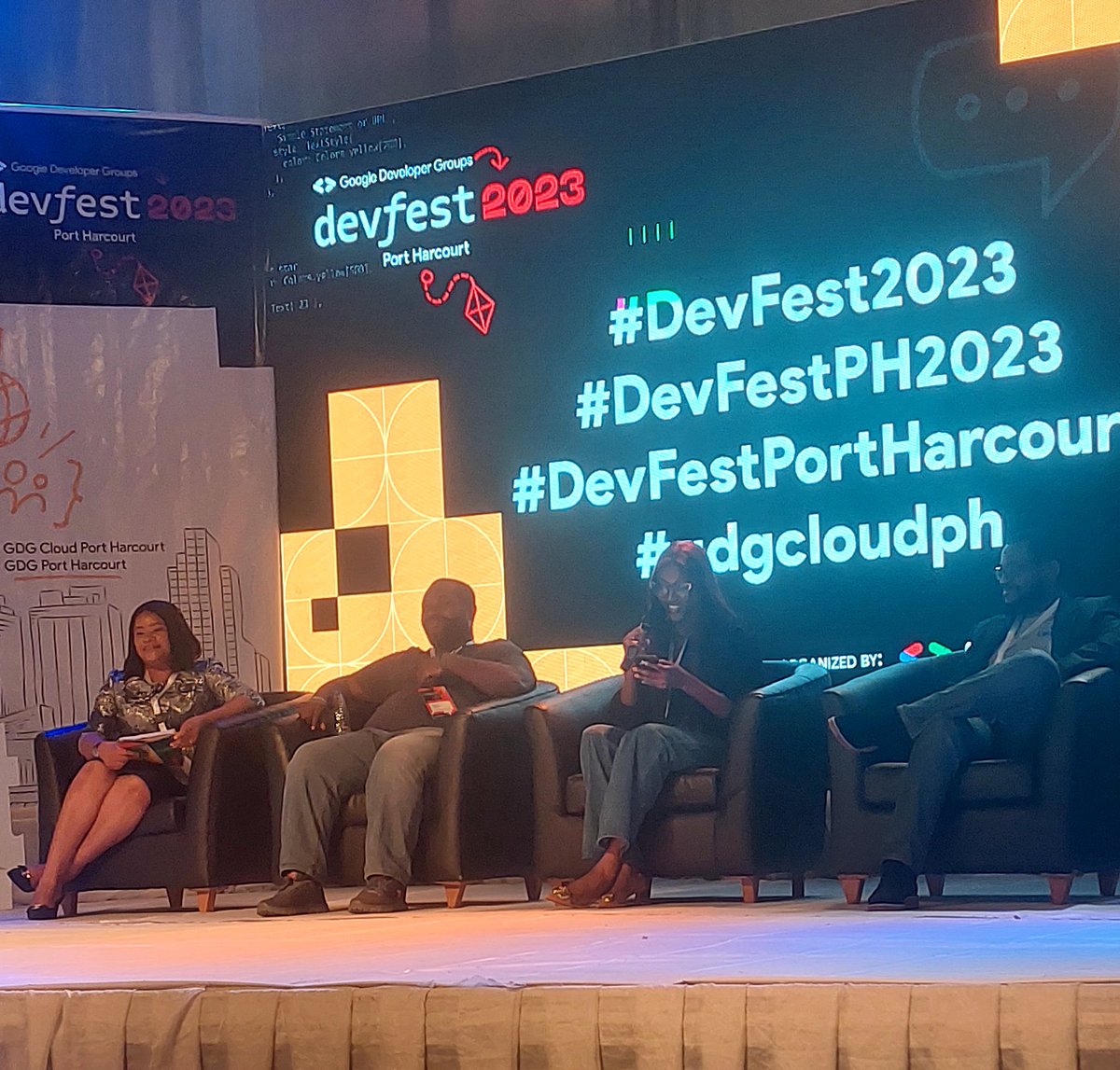 thequeenvaa's tweet image. A techie who doesn't attend Tech Events to network and learn the latest trends in the industry is that a techie? 🤪. I'm here at DevFestPH2023 to represent my tech sisters and VAs. @gdgcloudph
If you live in PH and not here, you are missing a lot. #DevFest2023 #devfestPH2023