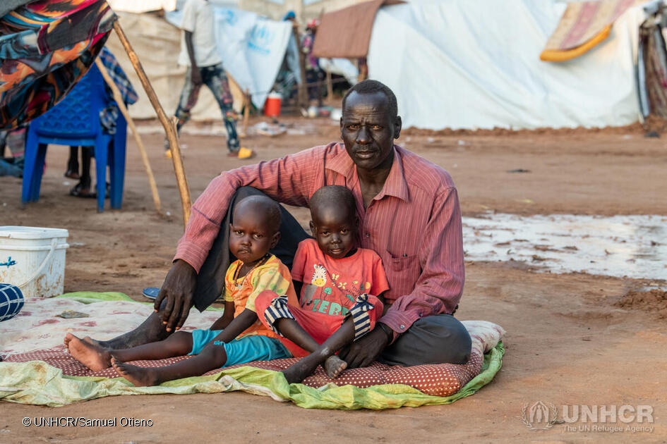 UN's tweet photo. Sudan is facing a humanitarian crisis of epic proportions.

The conflict has displaced 6 million and thousands have been killed.

UNHCR is providing refugees with life-saving support, but more funding is needed.

Here’s how you can help: https://t.co/b7ACD30ZJw  via @Refugees https://t.co/mSYMUQwGPM