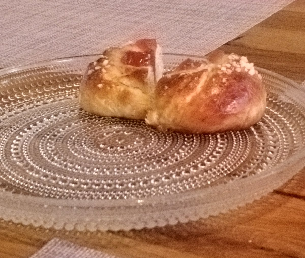 _StoryCorner_'s tweet photo. #kfp #deadbites #deadbeats #10choureport
Yesterday evening I made some Jelly-Filled Buns, for today's Family Day. I think these came out nicely, even though rather big. ๐๐
Thankfully everyone did like them in the end. ๐
There were a few more that you don't see in the photo.๐ https://t.co/XoHQ2idiTQ