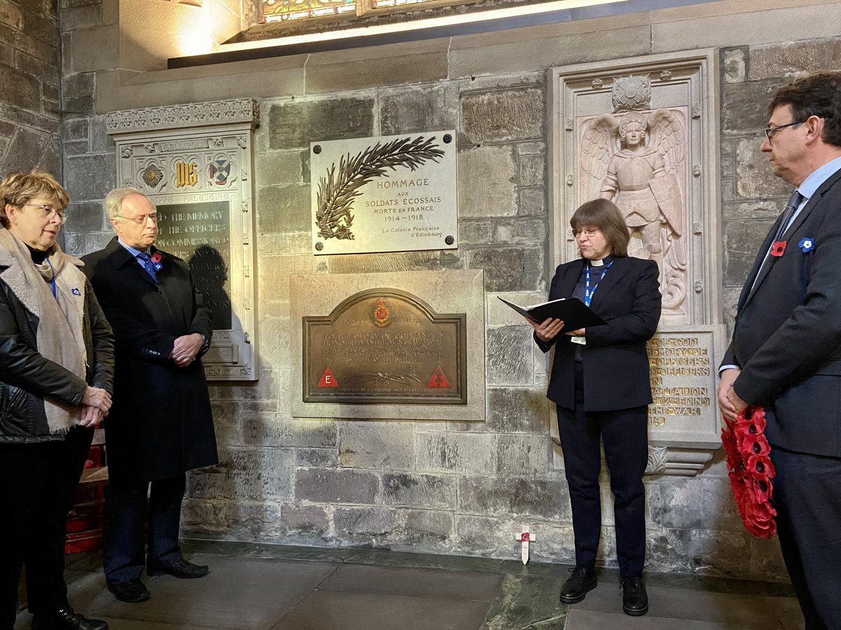 A l'occasion de la commémoration de l’armistice de 1918, le Consul général Stéphane Pailler a déposé une gerbe et observé deux minutes de silence à la cathédrale St Giles, en hommage aux soldats écossais tombés en France. We remember them.
#ArmisticeDay #11novembre #LestWeForget