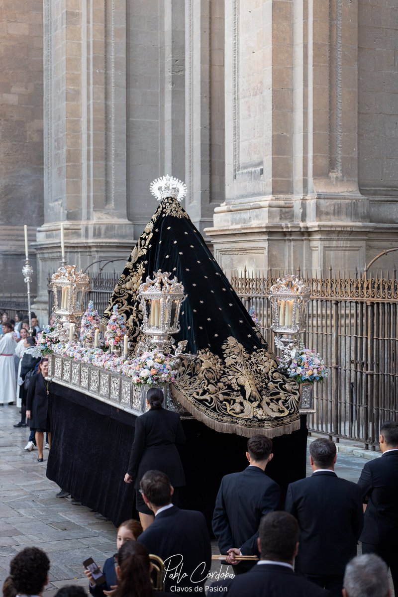 pcordobacofrade's tweet photo. 34 ENCUENTRO NACIONAL DE COFRADIAS

"Virgen sola, abandonada de todos, enséñanos a soportar los sinsabores de la vida cuando todos nos den la espalda con la misma esperanza con que tú afrontaste la separación de tu Hijo."

@Hdad_ChiasGR 
#34ENC
#Granada https://t.co/a9cq1bsZYr