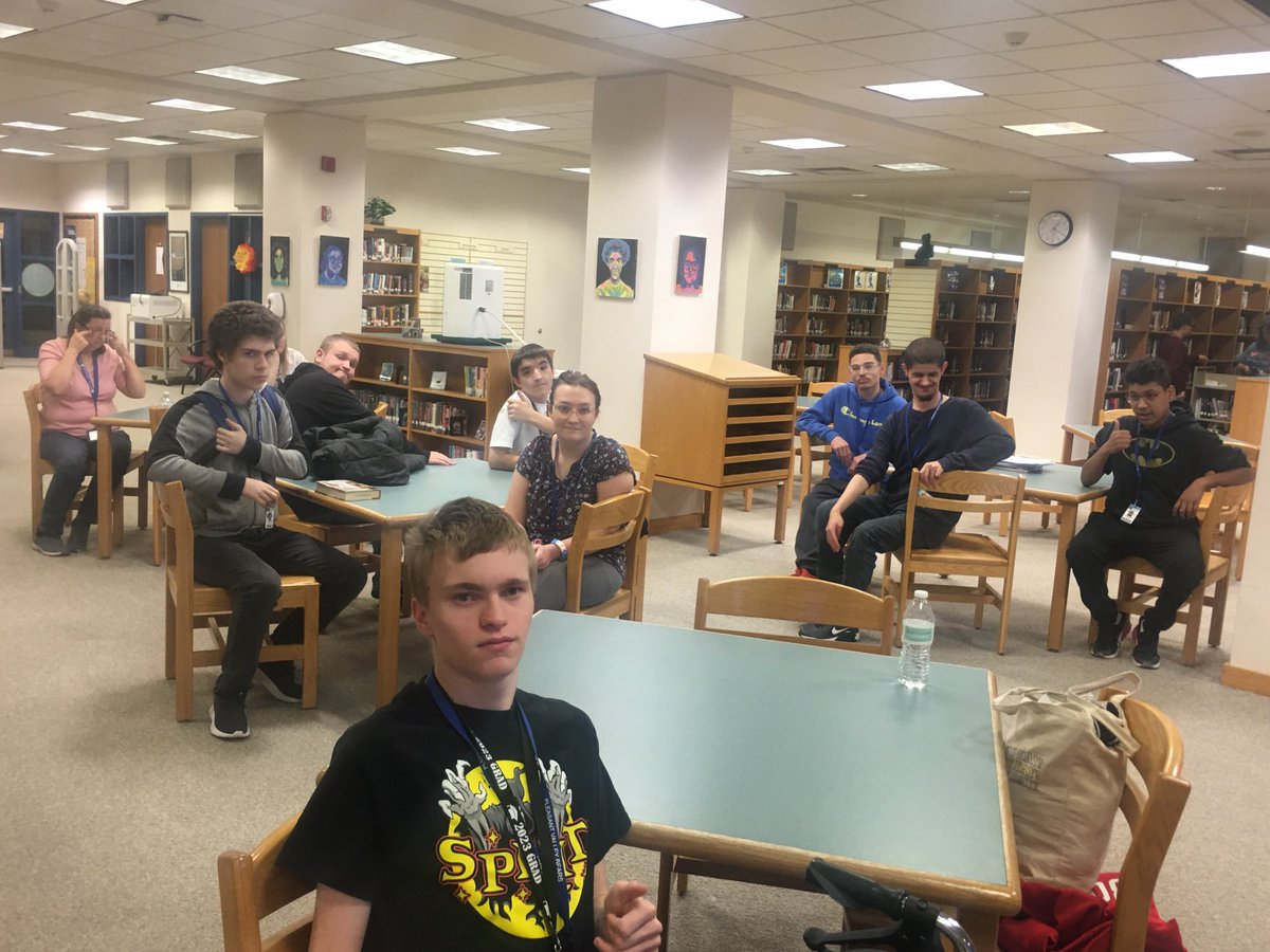 fblaadviserdh's tweet photo. PA SenBrown engaging PVHS History,Business,SpecialEd classes for PVFBLA AmericanEnterpriseDay Challenge. Excellent discussion-FreeEnterpriseSystem, LimitedGovernment,&amp;Consumer’s. FBLAVPClarkPo moderated the program. #fbla ⁦@PVBEARSHS⁩ ⁦@pafbla⁩ ⁦@FBLA_National⁩ https://t.co/9eGbUc4d8M