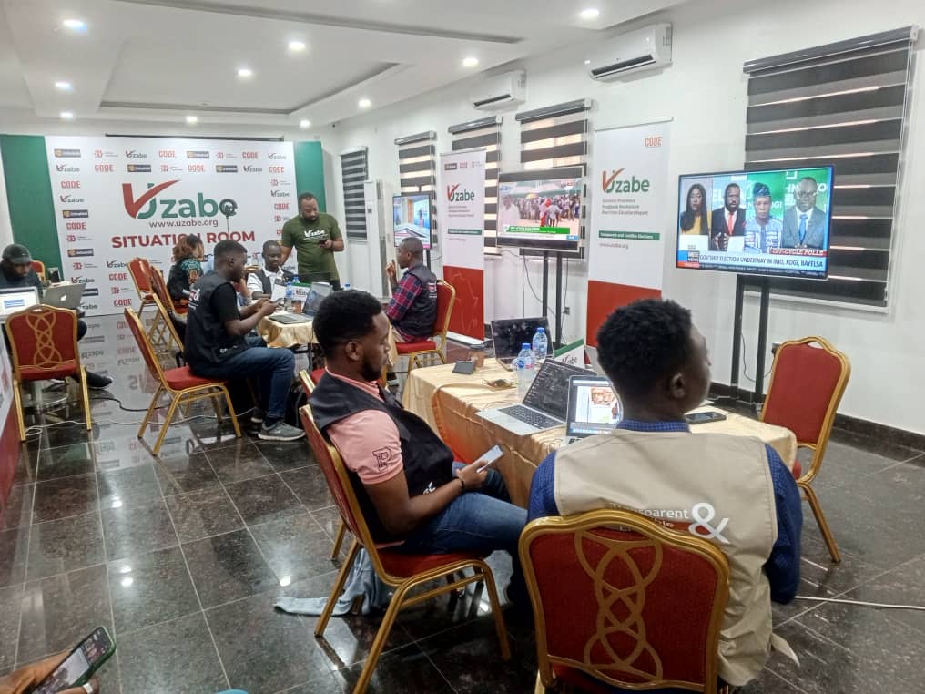 voiceofnigeria's tweet image. 🕵️‍♂️🌐 Civil society&apos;s &apos;Uzabe&apos; situation room, organised by Connected Development (CODE), actively engaged in monitoring and analysing events in Kogi State. 

#CivilSociety #Uzabe #ConnectedDevelopment #KogiState  #KogiDecides2023