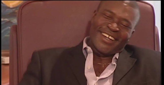 youngtecch's tweet image. Sign of a useless girlfriend

 “make she dey obsess with wig” wetin do all- back 

Emikolomakoba 😂