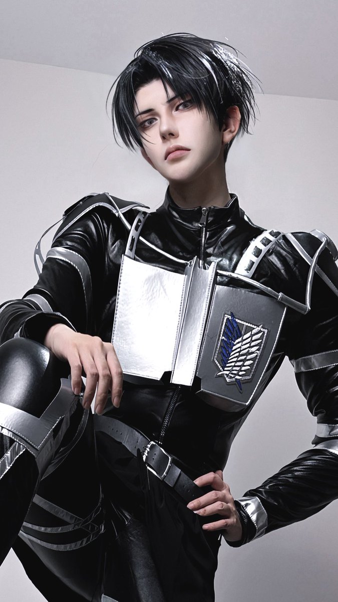 lujiuerhei21's tweet photo. "你的头还是一样的好踢。" 

#cos #cosplay #进击的巨人 #利威尔 #attackontitan #leviackerman #rivailleackerman https://t.co/zENsYlyPNz