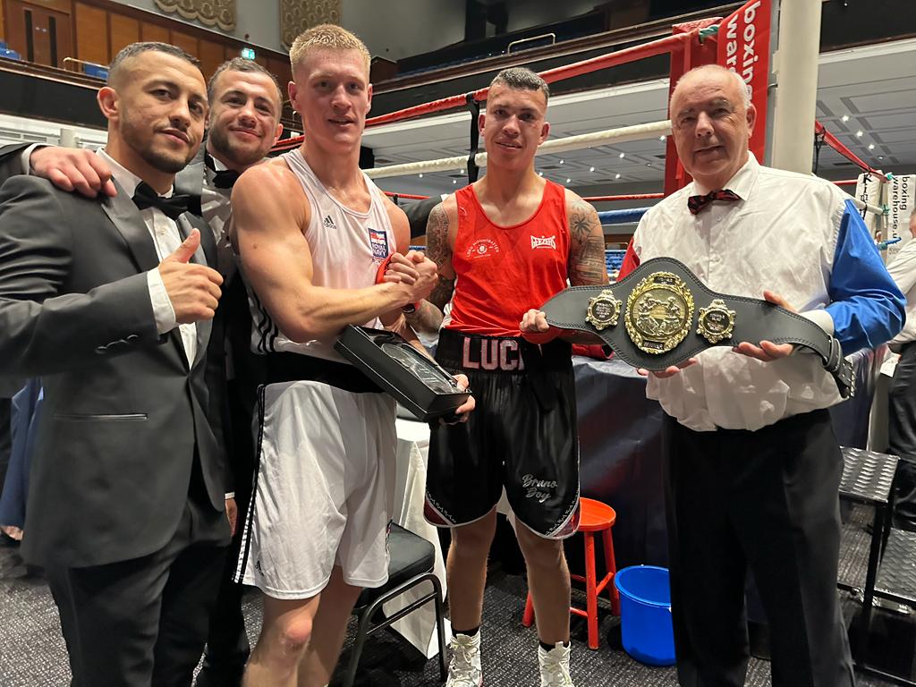 Cracking night of boxing at #PortsmouthGuildhall last night. #RoyalNavy and many local clubs. Well organised #TitchfieldABC 👏👏
Four great fighters and a belt carrier.......
#LucasBallingal
#MikeMcKinson