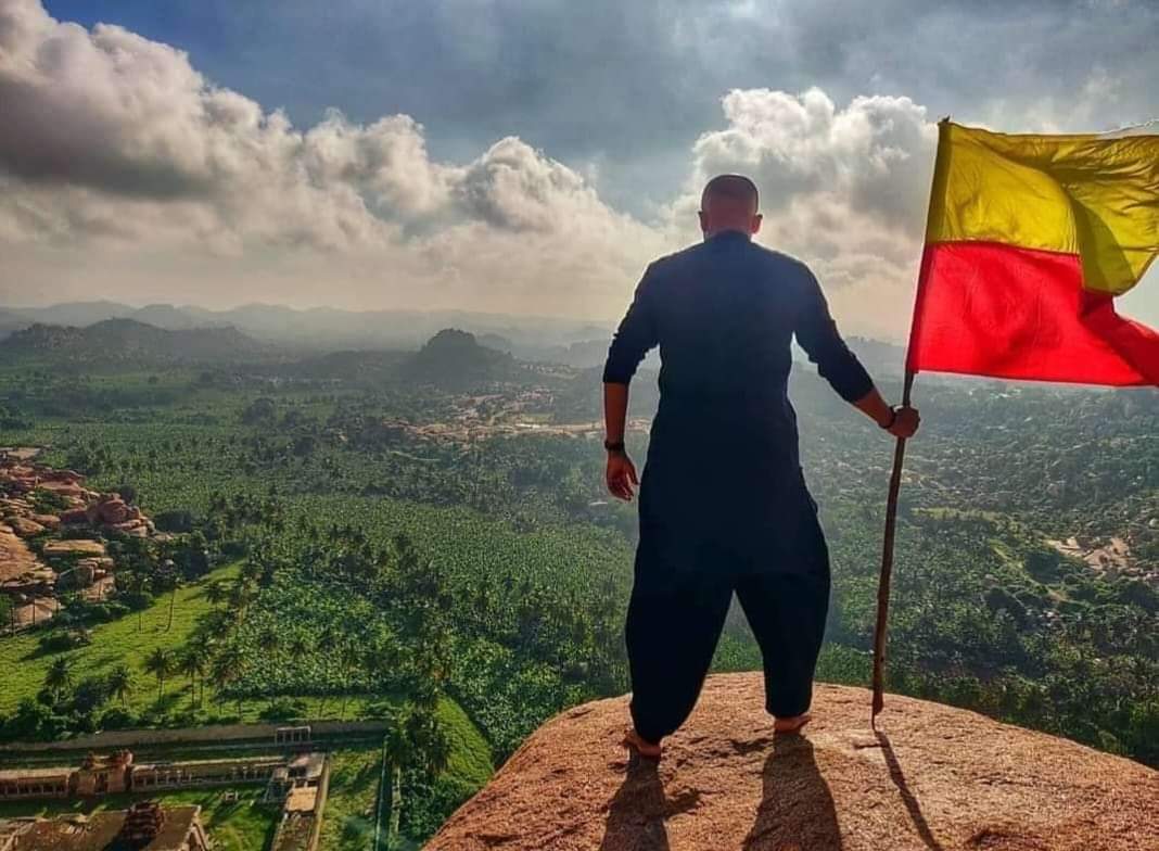 ಕನ್ನಡ ಬಾವುಟ ನಮ್ಮ ಹೆಮ್ಮೆ 💛❤️
 ರಾಜ್ಯವನ್ನು ಪ್ರೀತಿಸದ ಪ್ರಜೆ, ದೇಶದ ಪರ ಮಾತನಾಡಲು ಯೋಗ್ಯನಲ್ಲ
 ರಾಜ್ಯಗಳಿಂದ ದೇಶವೇ ಹೊರತು, ದೇಶದಿಂದ ರಾಜ್ಯವಲ್ಲ...
#ಕನ್ನಡಬಾವುಟ_ನಮ್ಮಗುರುತು
#KannadaFlag_MyPride