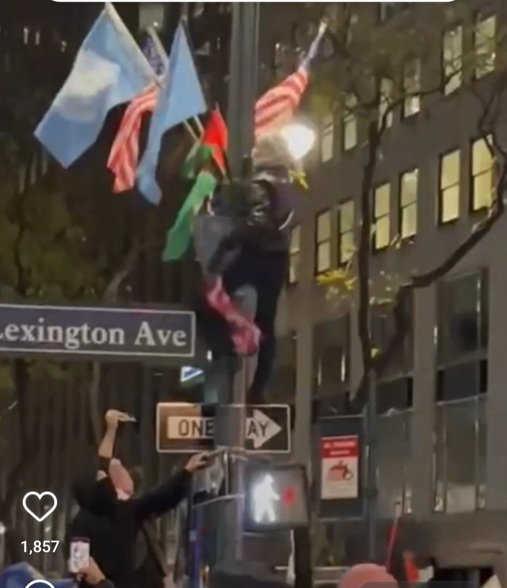 YosephHaddad's tweet image. You understand❗️
 Most of the people in the video are actually immigrants who fled the dictatorships they lived in and moved to a democratic country and received rights they never dreamed of...and this is their gratitude?!

I wasn’t exaggerating when I said that if the world…