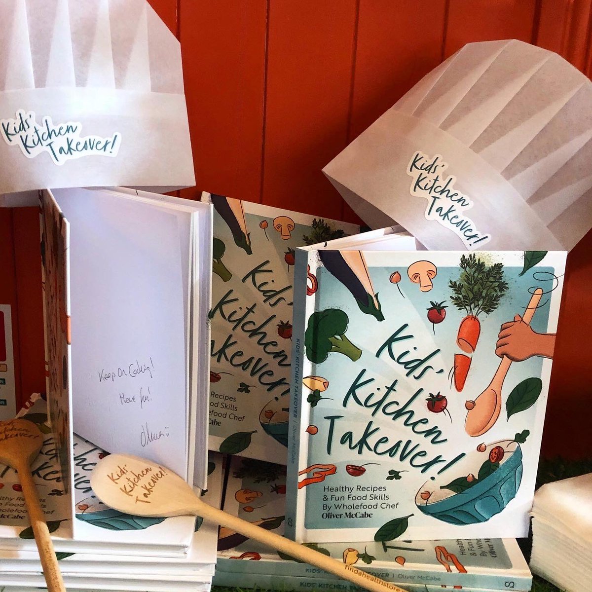 OlMcCabe's tweet image. When @Cavistons Food Emporium put on a #Glasthule Christmas Market it’s probably the best little #Christmas Market in the World. 
A Fab Fun Festive School Night Out Next Tue for local communities. 
I feel like Cinderella going to the #Christmas Ball! I’ll be there with bells on!