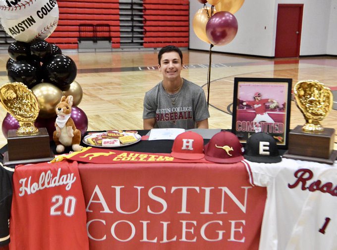 Congratulations to Isaac Villa on signing his intent to play at the next level! He is one of the hardest workers you’ll ever meet, and he deserves all of the good things that come his way! Go get em Isaac!!!
📸 Naomi Skinner