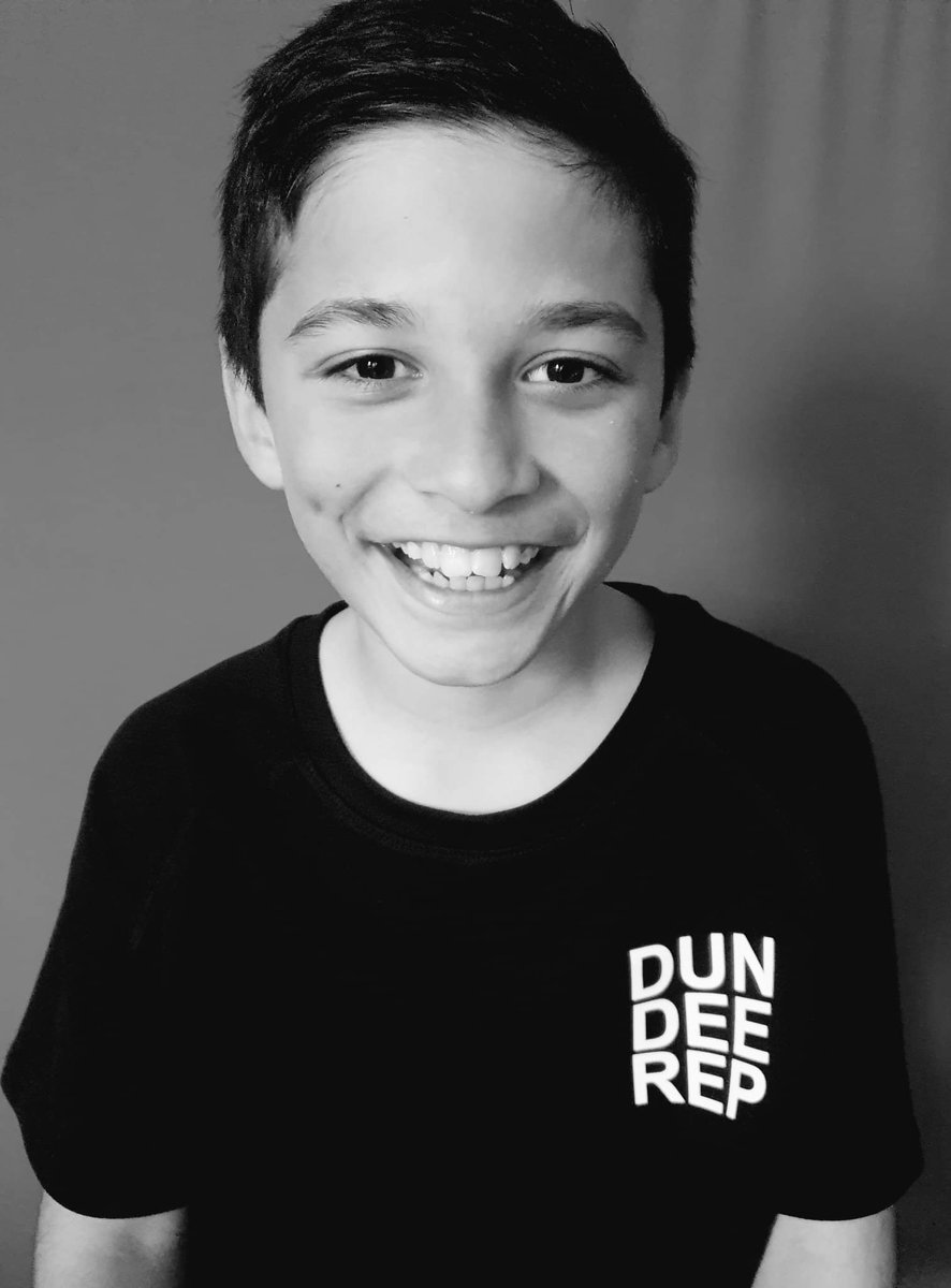 BuskBros's tweet photo. In case you want to catch Theo performing at @DundeeRep, his dates are Thu 30th Nov 7pm, Fri 8th Dec 7pm, Fri 15th Dec 7pm, Fri 22nd Dec 7pm, Sunday 24th Dec 5.30pm, Thu 28th Dec 7pm and Sat 30th Dec 2pm. Ticket link here... ❤🎅🎄☃️❤ https://t.co/zowHgBP1Re https://t.co/6nbPYfzWYj