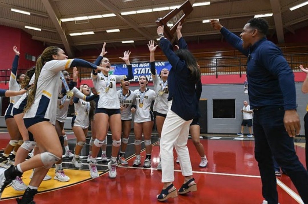 You have to love it! <a href="/AquinasRaiders/">AquinasAthletics</a> #YouGoWeGo #chasinghistory