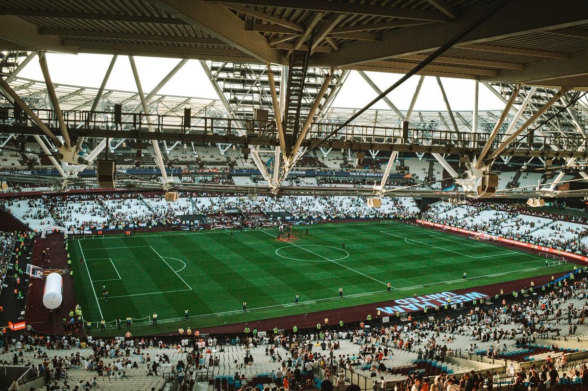 Hammers and golden hues ⚒️☀️

#photography #photooftheday #dslr #nikon #nikonphotography #london #visitlondon #londonstadium #stratford #westham #westhamunited #football #sidemen #charitymatch #teenagecancertrust #fundraising #stadium #goldenhour #sunsets #sunflare #tbt #sunset