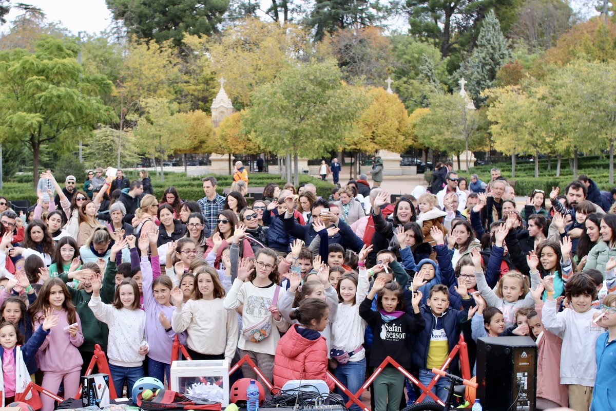 GuadalajaraAyto's tweet photo. 🎨♻️ Más de 400 chavales han participado en el ‘Día del Dibujo Sostenible’ en Guadalajara.

Es una iniciativa del Ayuntamiento de Guadalajara y Valoriza para fomentar la creatividad y la conciencia ecológica entre los niños y niñas de 3 a 12 años. https://t.co/1ggrbie5vK