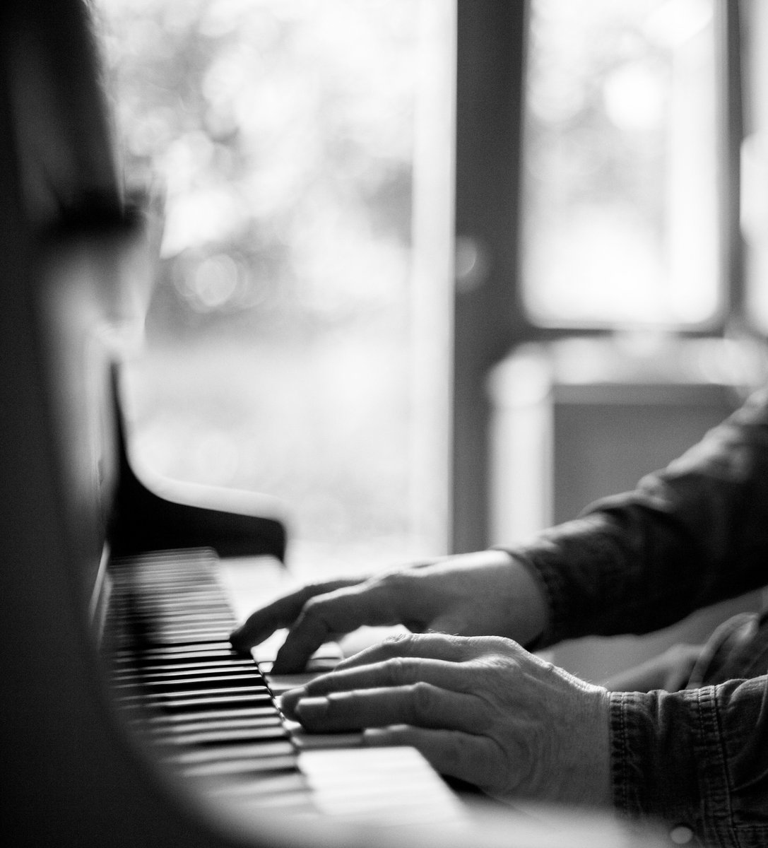BernwardKoch's tweet photo. Improvise and compose on the grand piano (photo: Sinan Muslu) #bernwardkoch #pianomusic #calmingmusic #TreeTales #newmusic @ATrainEntertain #treetalesrecords #concentration #relaxationmusic #contemplation @realmusic @myndtream #respecttheearth #naturalmusic https://t.co/n4DtCoNvTw