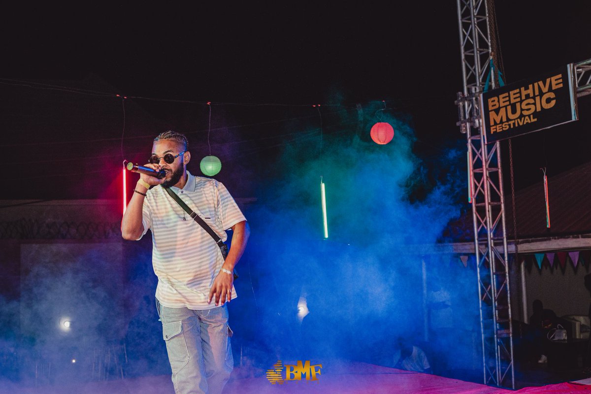 BMF_BUZZING's tweet image. 🔥🎤 Suranu owned the stage with back-to-back hits! 

The crowd was on fire as each note hit home. 🌟🎶
#FeeltheBuzz