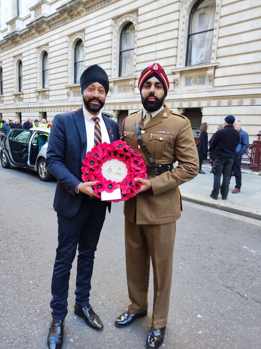 Privileged that the Sikhs were invited to lay a wreath at the Cenotaph on #ArmisticeDay2023. Maj Dal Virdee @BritArmySingh did the honours. 14th Ferozepore #Sikhs, 15th Ludhiana #Sikhs, 47th #Sikhs and the 34th #Sikh Pioneers displayed outstanding gallantry on the Western Front…