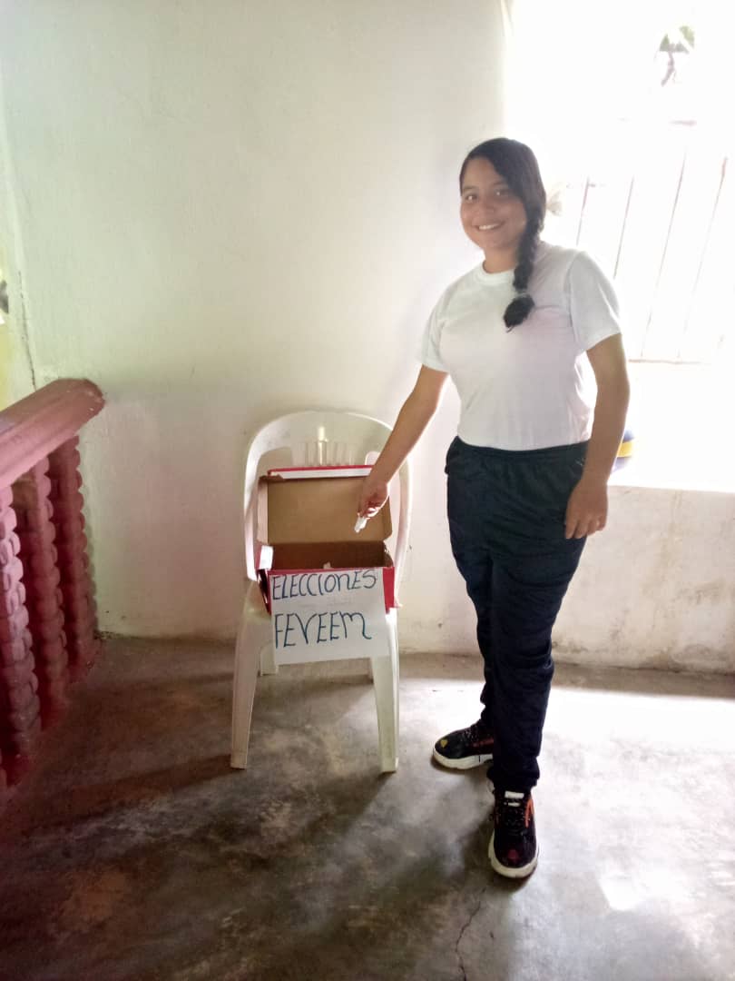 Estudiantes del Municipio San Casimiro realizaron las Elecciones de la Organización Bolivariana  Estudiantil (OBE). 
¡Juntos Por La Calidad Educativa! 
#ElEsequiboNosPertenece 
<a href="/NicolasMaduro/">Nicolás Maduro</a> 
<a href="/_LaAvanzadora/">Yelitze Santaella</a> 
@MPPEDUCACION 
@PiedadQuintana1 
<a href="/Soykarinacarpio/">Karina Carpio</a>