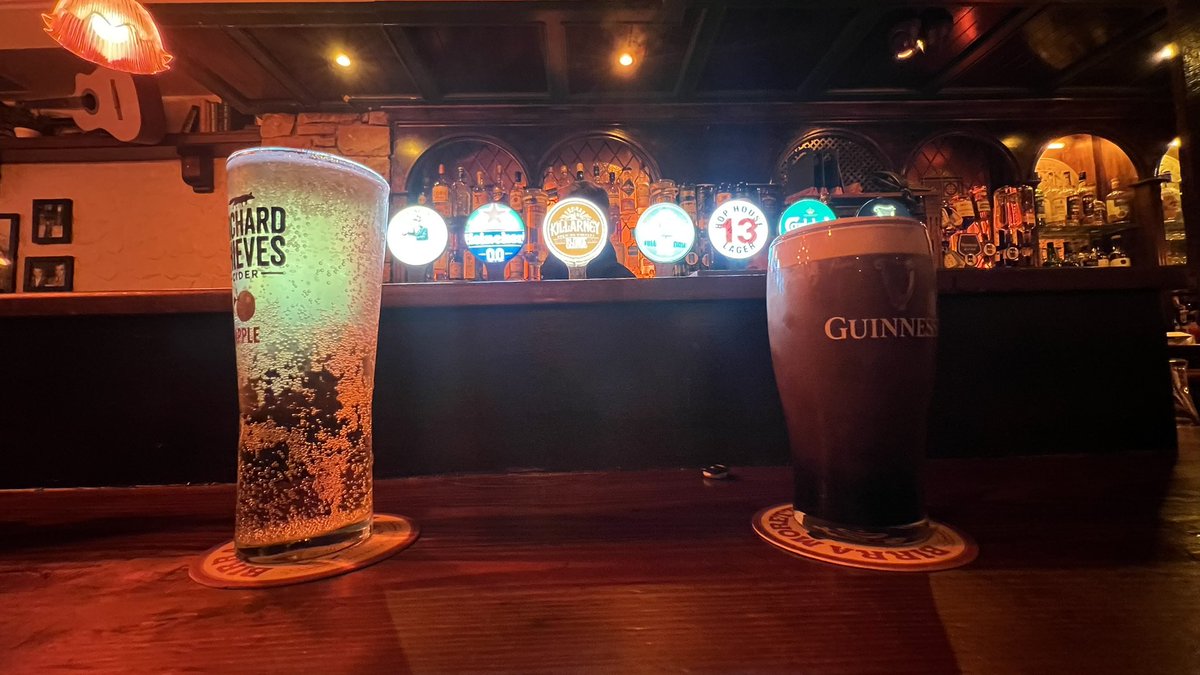 wapple15's tweet photo. Saturday evening #BeerView #CiderView #Killarney 🇮🇪 #BeerOclock https://t.co/krOW5WS7X3
