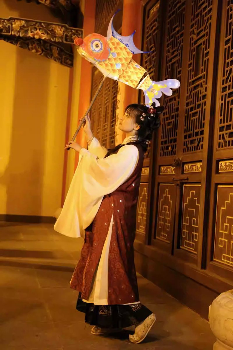 cc6512032's tweet photo. Credit:
Chinese snack #Tanghulu
Chinese fish #latern
Chinese lanterns
#China #Chineseculture
#중국 #등불
#탕후루 https://t.co/HTPgBTu1eV