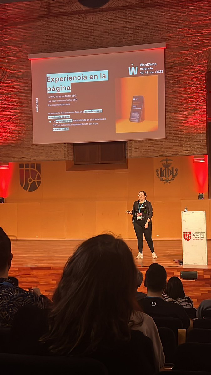 Experiencia en la página, adaptabilidad en móvil con <a href="/luciayelseo/">LucIA y el SEO A.K.A Lucía Rico🚀 SEO Estratégico</a> en #WCVLC23