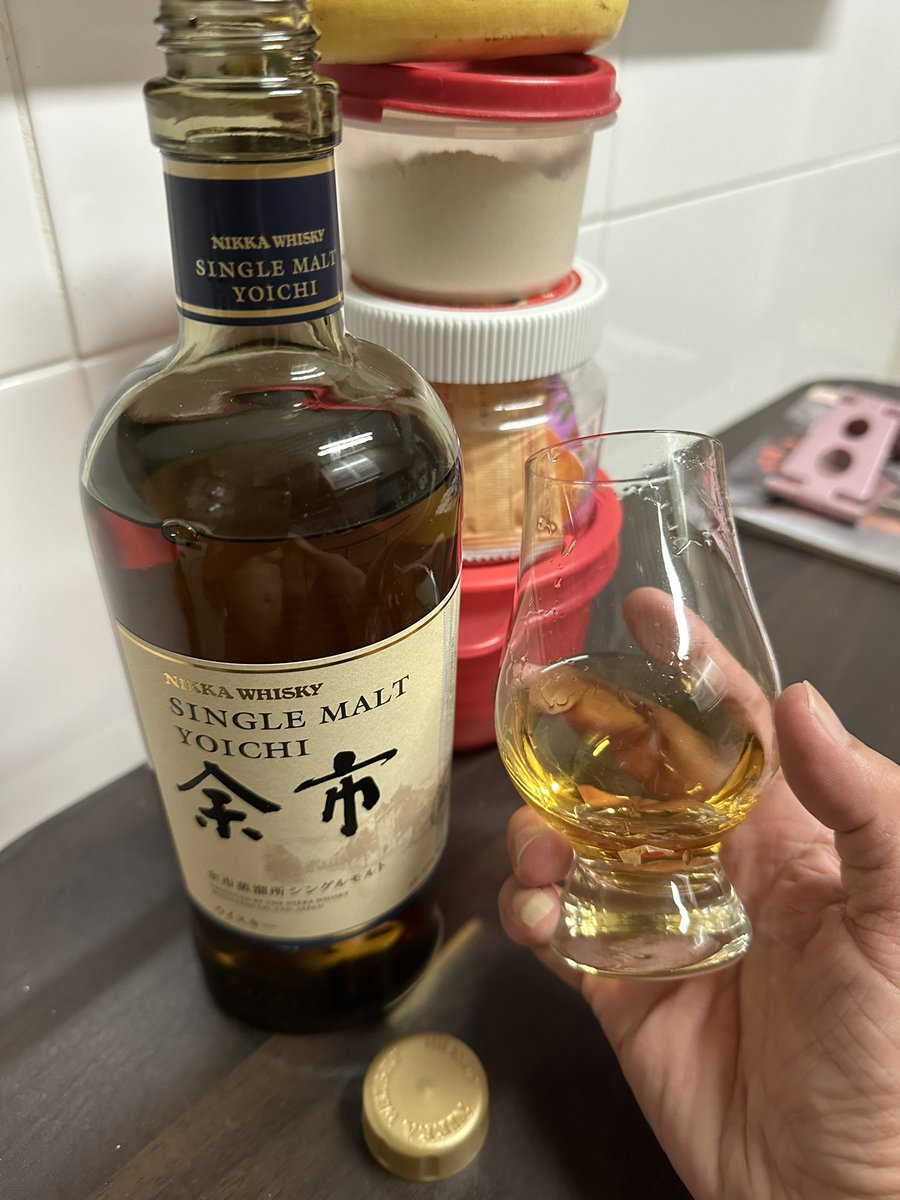 tannmarcel's tweet photo. This is slightly peaty and still aromatic compared to their Coffey malts, Coffey grains, Taketsurus and Miyagikyos while still maintaining that aromatic taste regardless whether single malt or not. Personally I would still prefer non peats… 🧊🥃😶‍🌫️🤤
#whisky 
#whiskyporn 
#nikka https://t.co/m0xo9aCimT