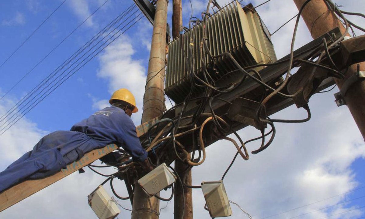 ntvkenya's tweet photo. POWER BLACKOUT: Kenyans plunged into darkness as most parts of the country experience electricity outage; Kenya Power yet to comment on the disruption. https://t.co/n3fMy7nnj7