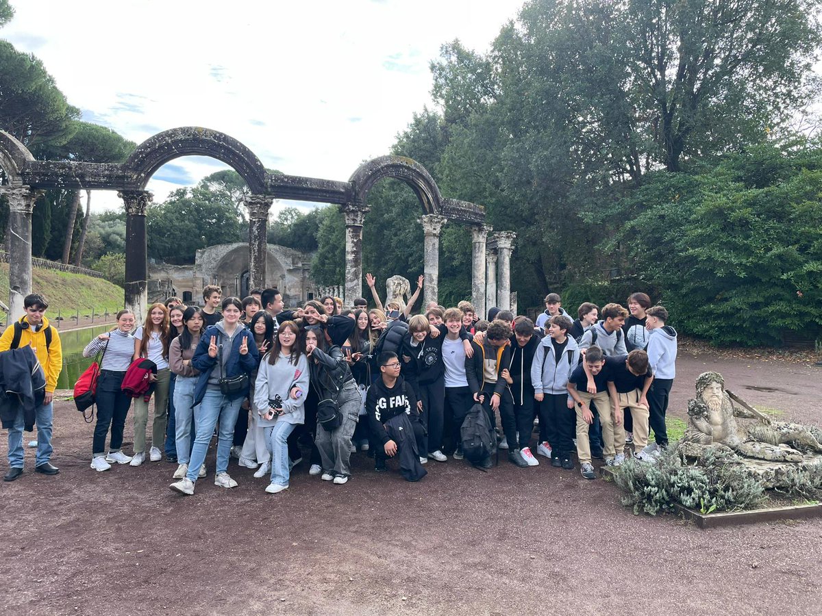 s_merode's tweet photo. Le classi prime del Liceo a Villa Adriana: il racconto di Alessandro. https://t.co/KO79xgFQ62 https://t.co/OGdKhTJ8Wx