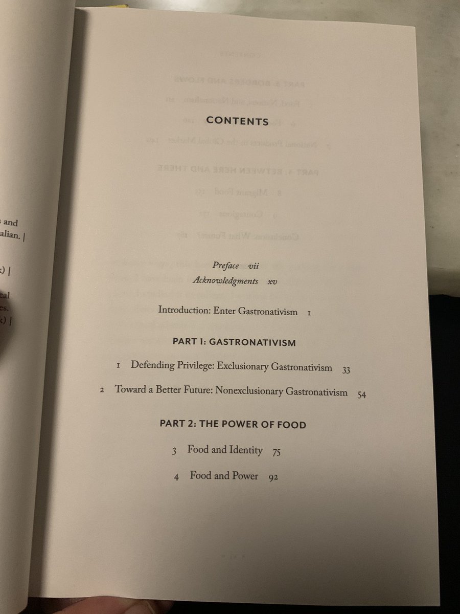 ana_islas's tweet photo. Qué pintón el libro de #Gastroactivism de #FabioParasecoli. Gracias, @librosalabrasa por la recomendación. Lo encontré en @LaCentralBcn del #Raval. En donde, seguramente, gracias a la curaduría de Nacho Borraz, encontré hace unos años el librazo de @MonikaBrindisa, #Brindisa. 💎 https://t.co/i75gORoFsd
