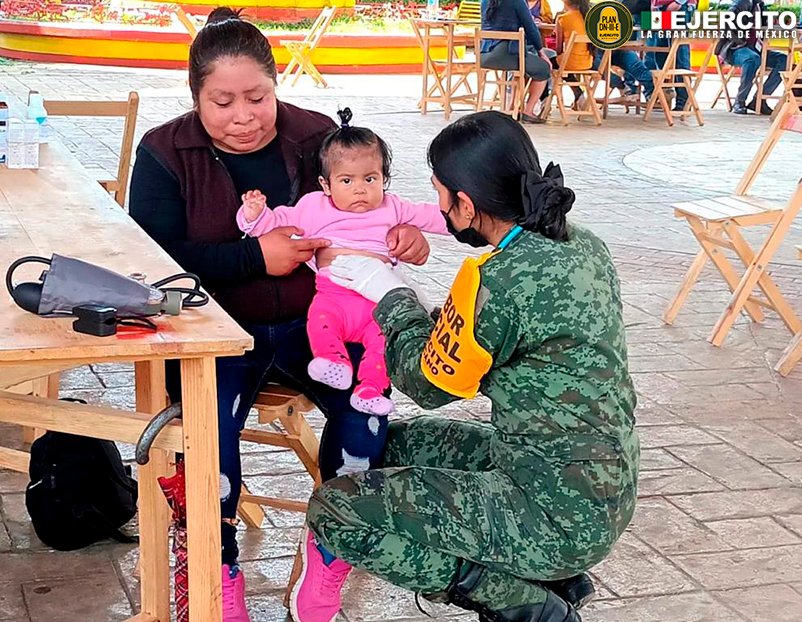 Defensamx1's tweet image. ¡Nuestro compromiso es con el pueblo de México!

Compañeros de la #39ZonaMilitar del #EjércitoMexicano realizaron actividades de #Laborsocial con consultas médicas y cortes de cabello en beneficio de los habitantes de #BellaVista #Chiapas.

#EjércitoMexicano…