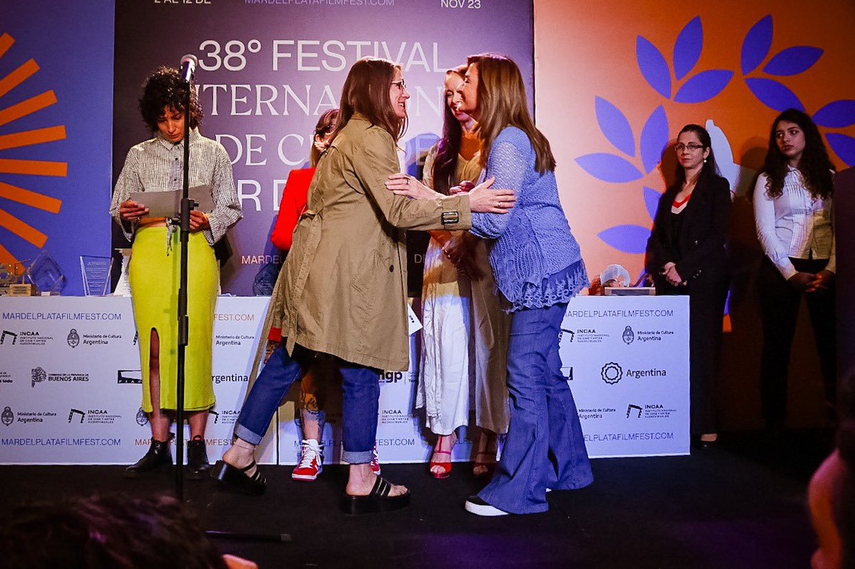 También entregamos tres menciones especiales: para “Las almas” de Laura Basombrío, “El viento que arrasa” de Paula Hernández y “Elena sabe” de Anahí Berneri. 

La estatuilla que entregamos fue realizada por la artista plástica Silvina Spinardi.