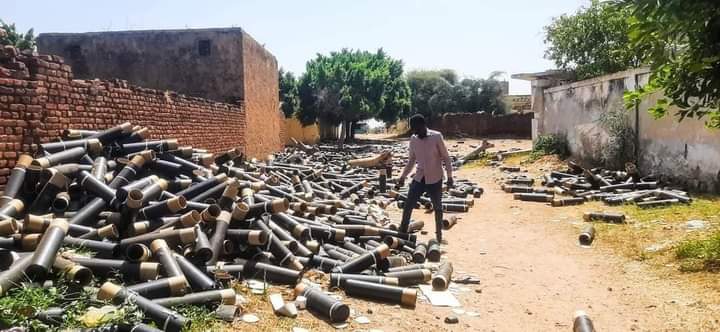 اتقو الله ،في شعبكم يا قادة الجيش والدعم السريع ،شعب نيالا م كان بستاهل هذا الكم الهائل من القذائف، دانات ،راجمات دا فقط في مستشفى التخصصي وجزؤ من حي خرطوم بليل لا للحرب نعم لسلام معا سوادن أمن وخاااصة نيالا مستقرة ومطمئنة نسأل الله السلامة