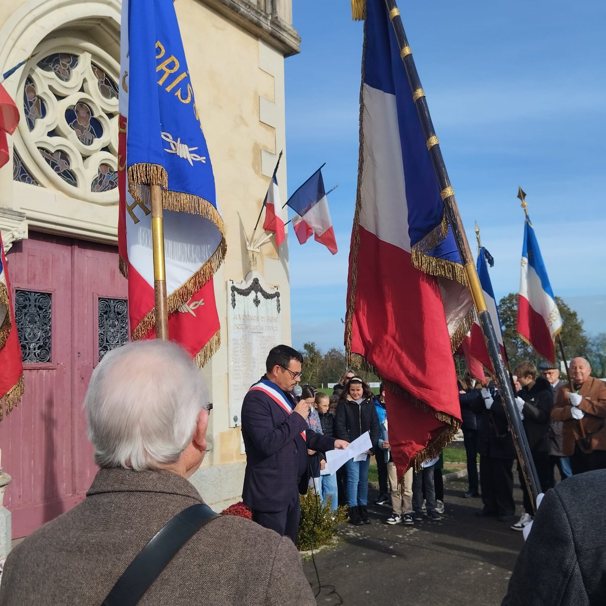 Mairie_Parne53's tweet photo. 🇲🇫 Commémoration du 11 Novembre à #Parné-sur-Roc.
En ce jour, souvenons-nous de celles et ceux qui se sont sacrifiés pour notre liberté et pour la nation 🇫🇷
Un grand merci aux enfants aux parents, musiciens, élus,  présents ce matin👏👏
Merci à tous pour votre participation👍 https://t.co/4boZ4ynHG5