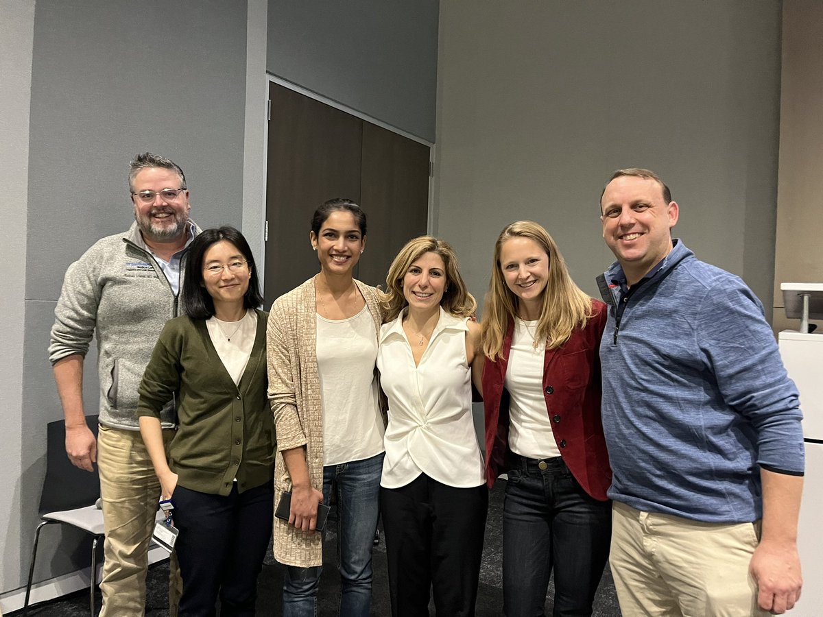 CmbUtsw's tweet image. A wonderful CMB retreat in the books. Thanks to all the students and faculty who participated. A huge thanks to program alum @nada_kalaany, who gave an inspirational talk about the ups and downs of grad school and her path to success.