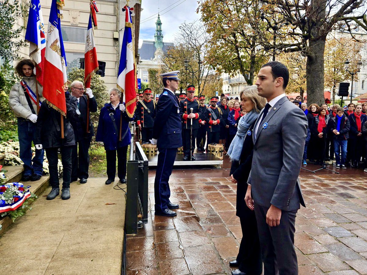 [🇫🇷 105e anniversaire de l’#Armistice du 11 novembre🕊]

Rassemblés, nous nous sommes inclinés devant la mémoire de nos « Poilus » qui ont sacrifié leur vie pour la nôtre.

Rappelons-nous la fragilité de la Paix. Chérissons ensemble notre Liberté.

#Levallois #11novembre