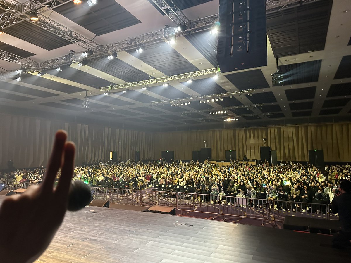 ,,, Thank You For The Bottom Of My Heart💚 ,,,

GN นะครับ

.
.
#MagicalManSuangJKT