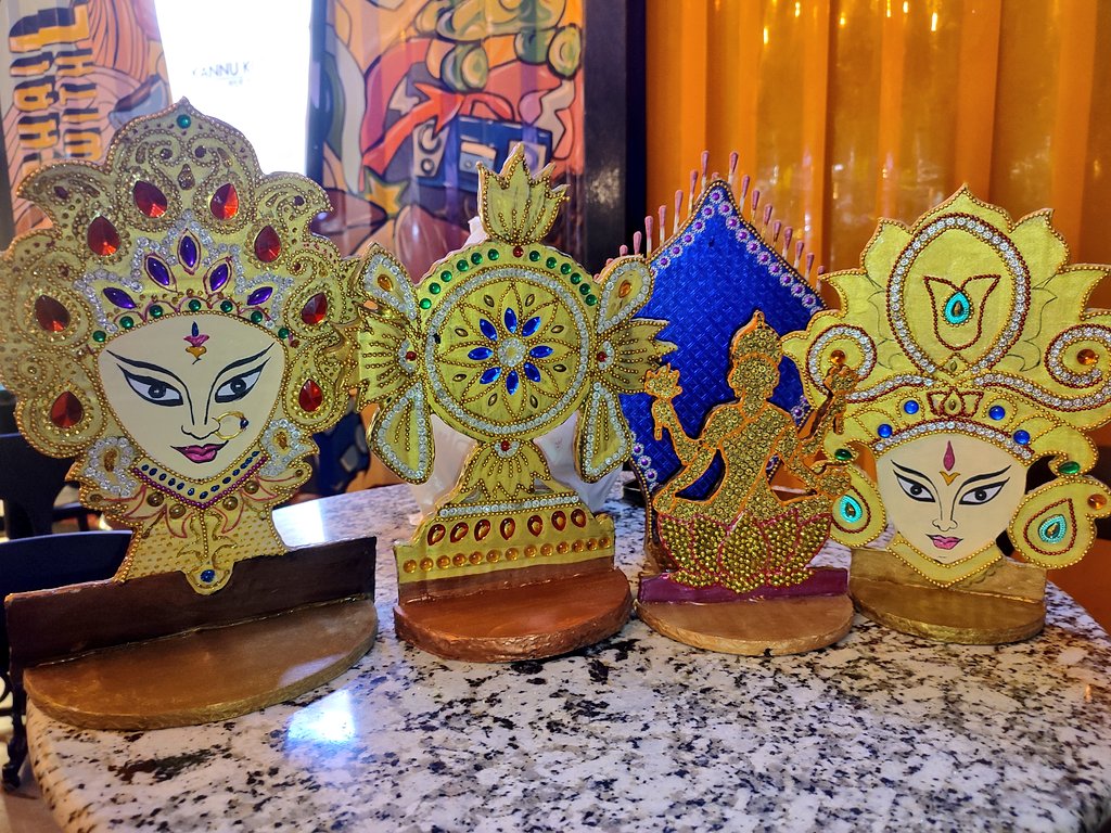 KudiPatakhaa's tweet photo. Took these 5 beautiful pieces тЭдтЬи
He gave me a Special discount too!! ЁЯе║
#VocalForLocal
#RealDiwali https://t.co/ifkMHIAYvy