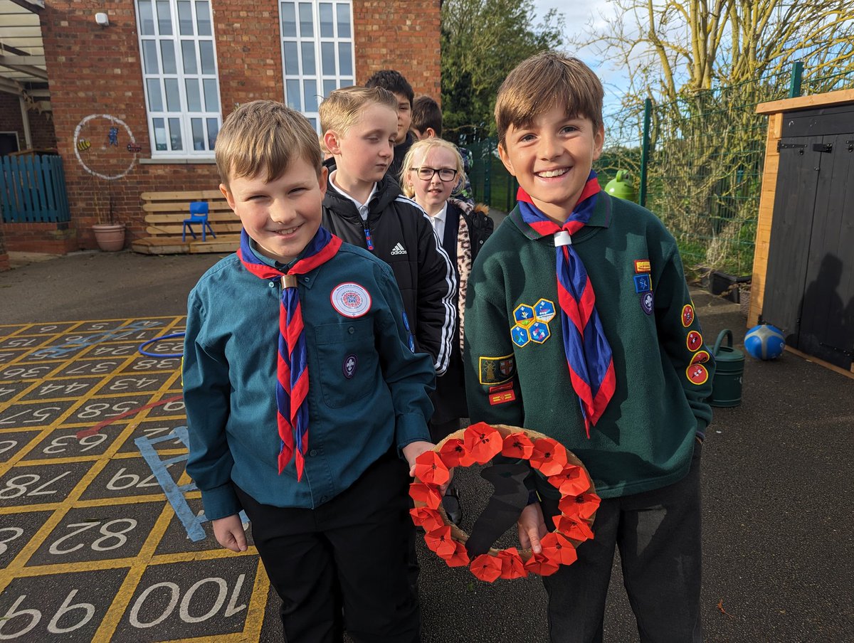 The boys, in their uniform, did Imps proud as they prepared to lay their remembrance wreath. 🌸