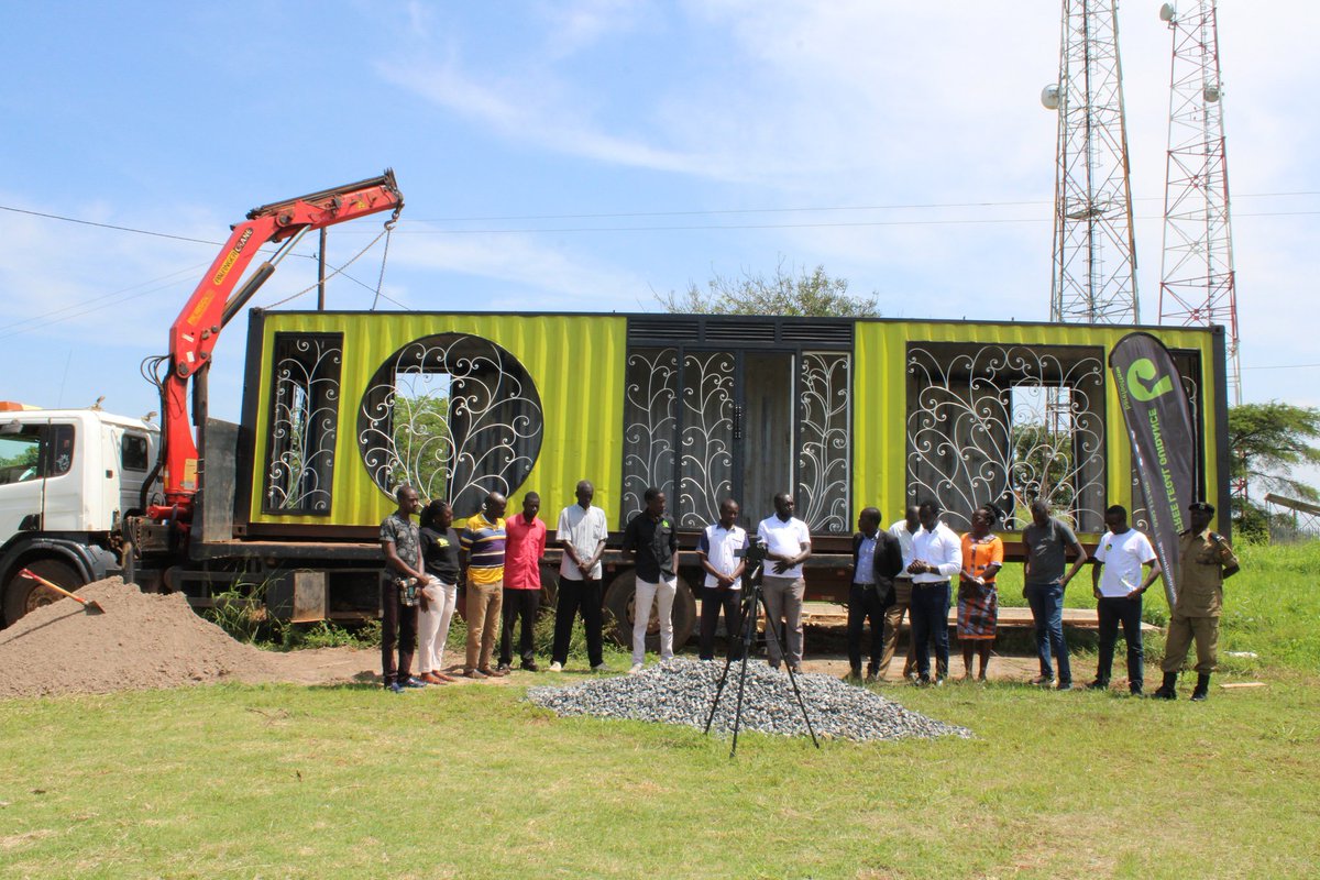 barefootlaw_org's tweet photo. We are still reeling from the excitement of installing yet another BarefootLaw Box!!!

This happened yesterday with Gulu District &amp; Paicho SC leaders and the Police, under the #FATEProjectUG. The leaders said that this innovation will ease their community's access to justice. https://t.co/CdFqv2JoqW