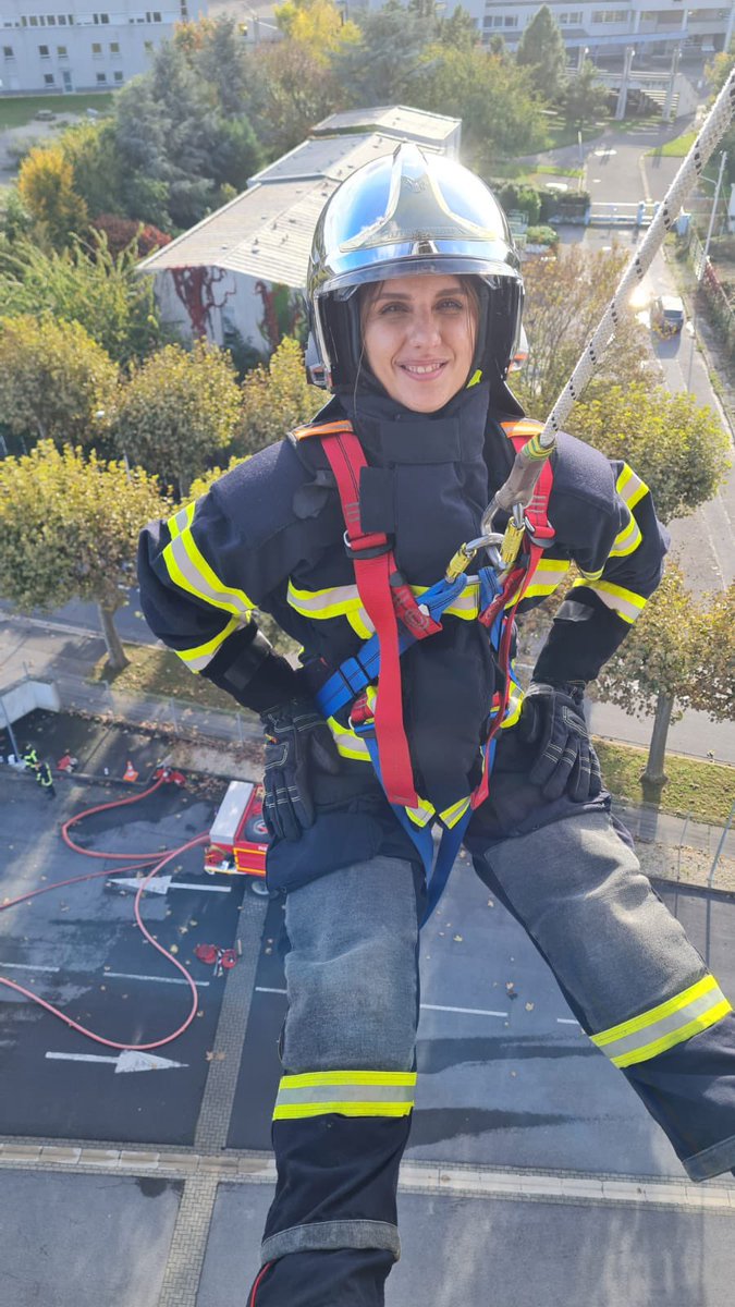 SDIS51's tweet photo. Au centre d’incendie et de secours mixte (CISM) de Reims Marchandeau, les personnels des services de santé et de secours médical (SSSM) (infirmiers, pharmaciens, médecins…) des SDIS 08, 10, 57, 78, 88, 95 sont venus découvrir le temps d’une journée, le métier de sapeurs-pompiers https://t.co/kMflk4sO2L