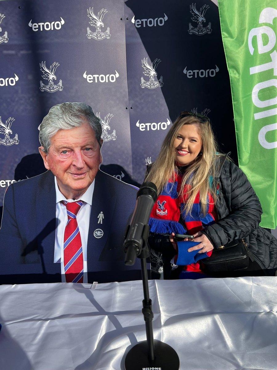 HMariexx's tweet photo. Catching up with Roy ❤️💙 
@eToro #MyTeameToro

#cpfc https://t.co/nyZM7e9aWl