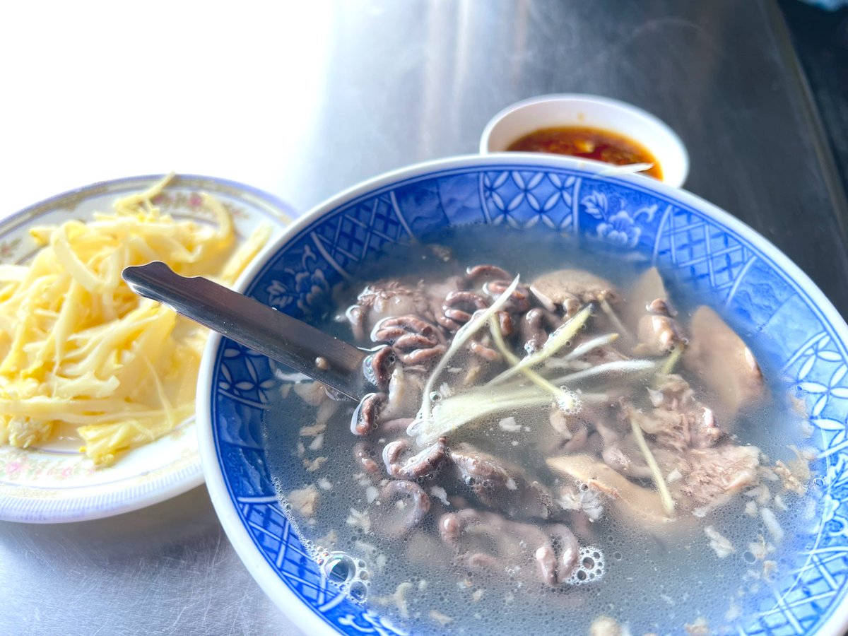 台南人的早餐
虱目魚腸湯😄