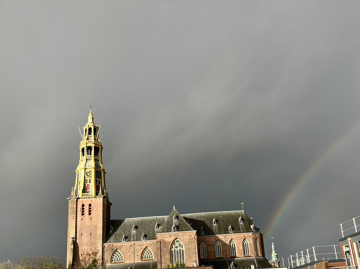 ChronischFlex's tweet photo. Schots en scheef maar hier is ie dan; de regenboog Akerk 🌈 #Akerk #Groningen https://t.co/29Nm9xZlYq
