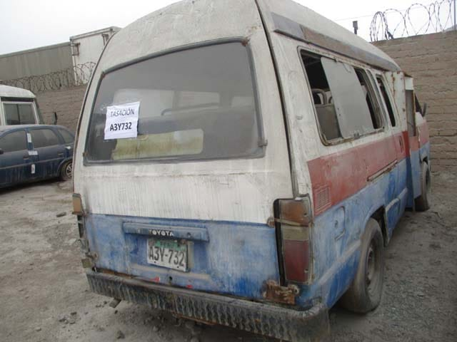 mal_menor's tweet image. SAT @MuniLima finalmente ejecutó la subasta de 75 combis y taxis con más de 30 años de antigüedad, regresando esta chatarra a las calles, a pesar de que vivimos en una de las ciudades con peor calidad de aire de América Latina. Un atentado a la salud por puro afán recaudador.