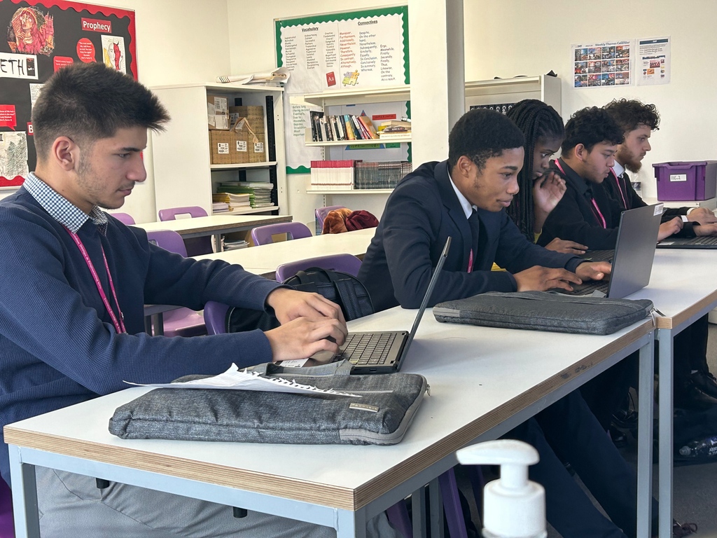 In a virtual masterclass, our year 12 English learners hosted employers from the Bristol University for a masterclass focused on the art of punctuation. 
click to read more: ldeutc.co.uk/latest/read/ne…

#EnglishMasterclass #Punctuation #ThinkUTC