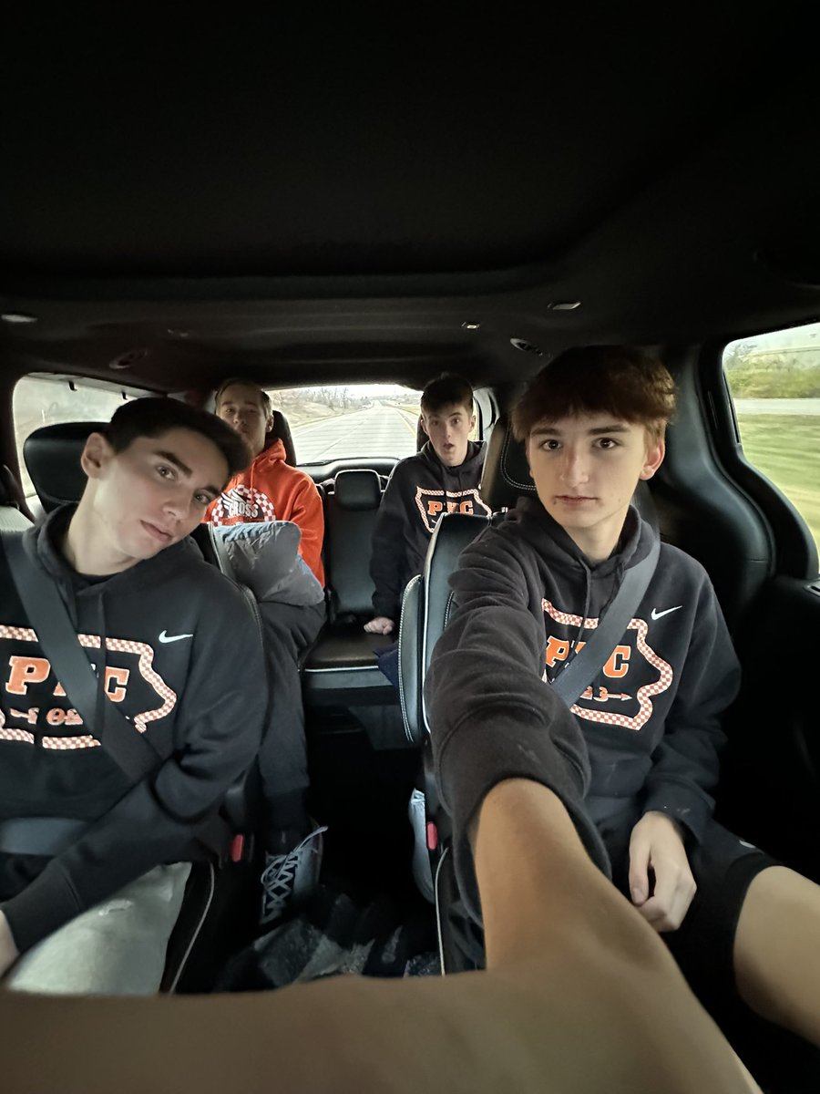 HawksBestie's tweet photo. The boys are off! Headed to Souix Falls, South Dakota for NXR! #justrunfaster #pxcunited Letโs go P-hawks! #nikenxr๐ค๐งก@pxcunited https://t.co/LXUIDKtiPO