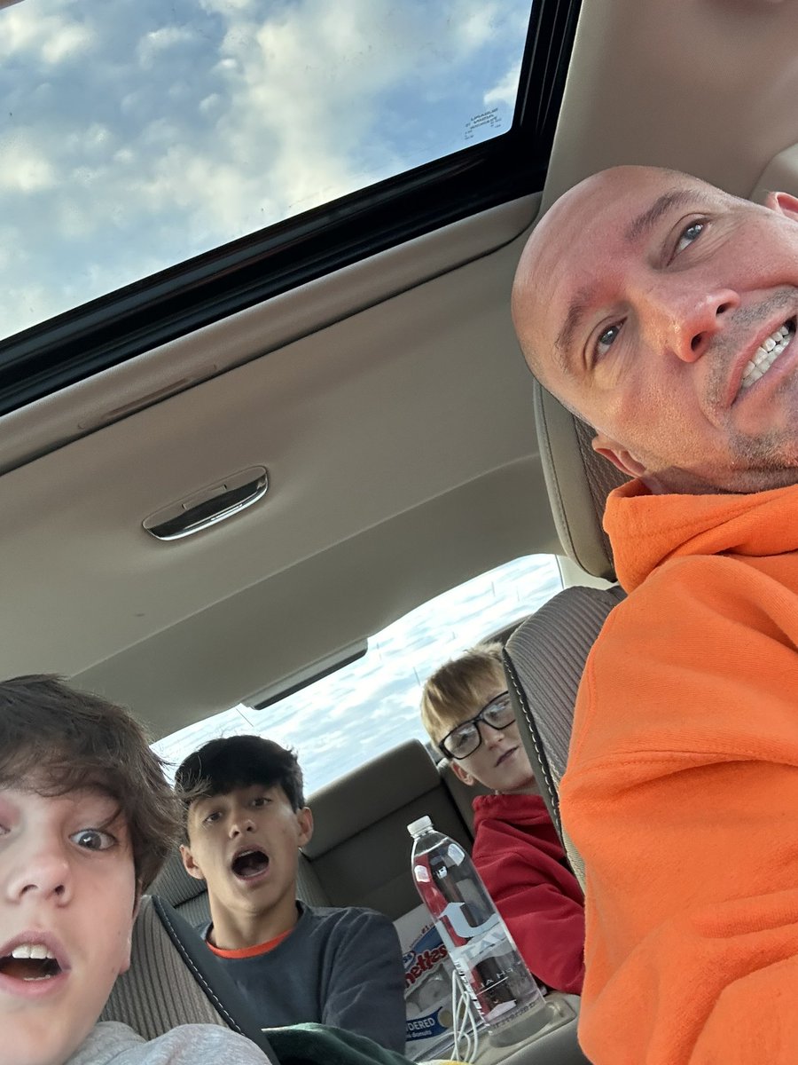 HawksBestie's tweet photo. The boys are off! Headed to Souix Falls, South Dakota for NXR! #justrunfaster #pxcunited Letโs go P-hawks! #nikenxr๐ค๐งก@pxcunited https://t.co/LXUIDKtiPO