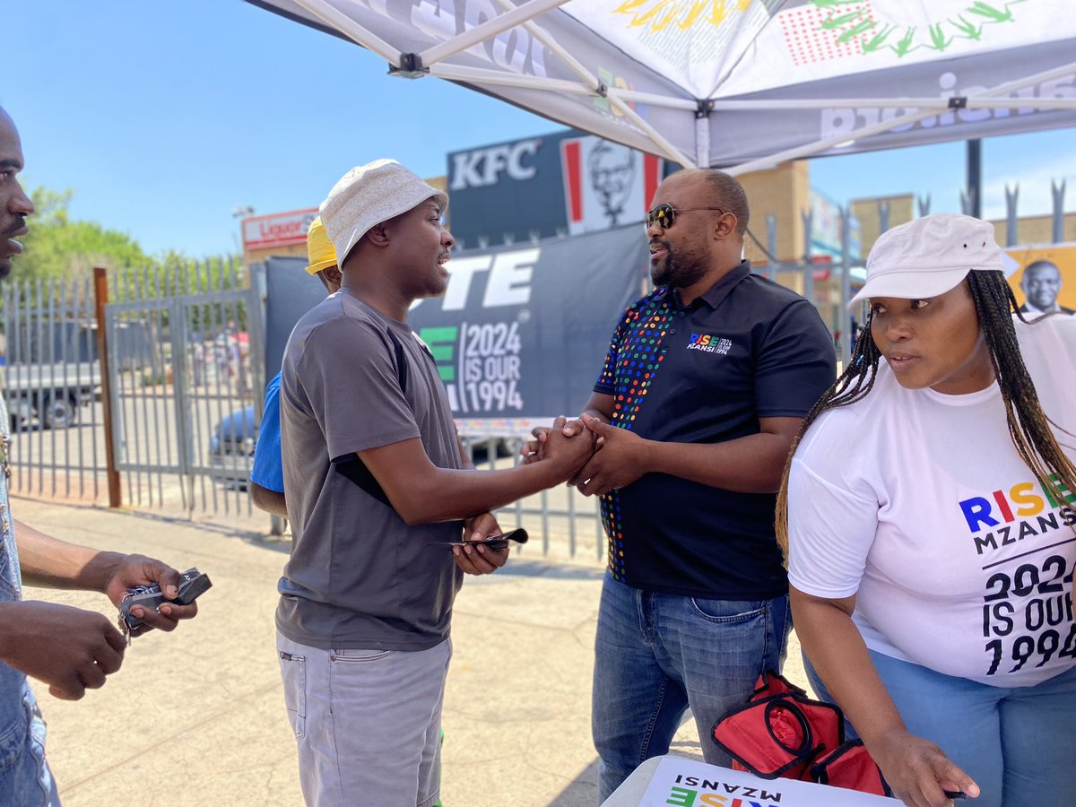 RiseCivics's tweet photo. We are engaging the old and the young, activating all South Africans to make their voices heard to ensure that #2024isOur1994.
#RISEAndRegisterToVote #RegisterToVoteRISEMzansi https://t.co/rjXfNIIiDJ